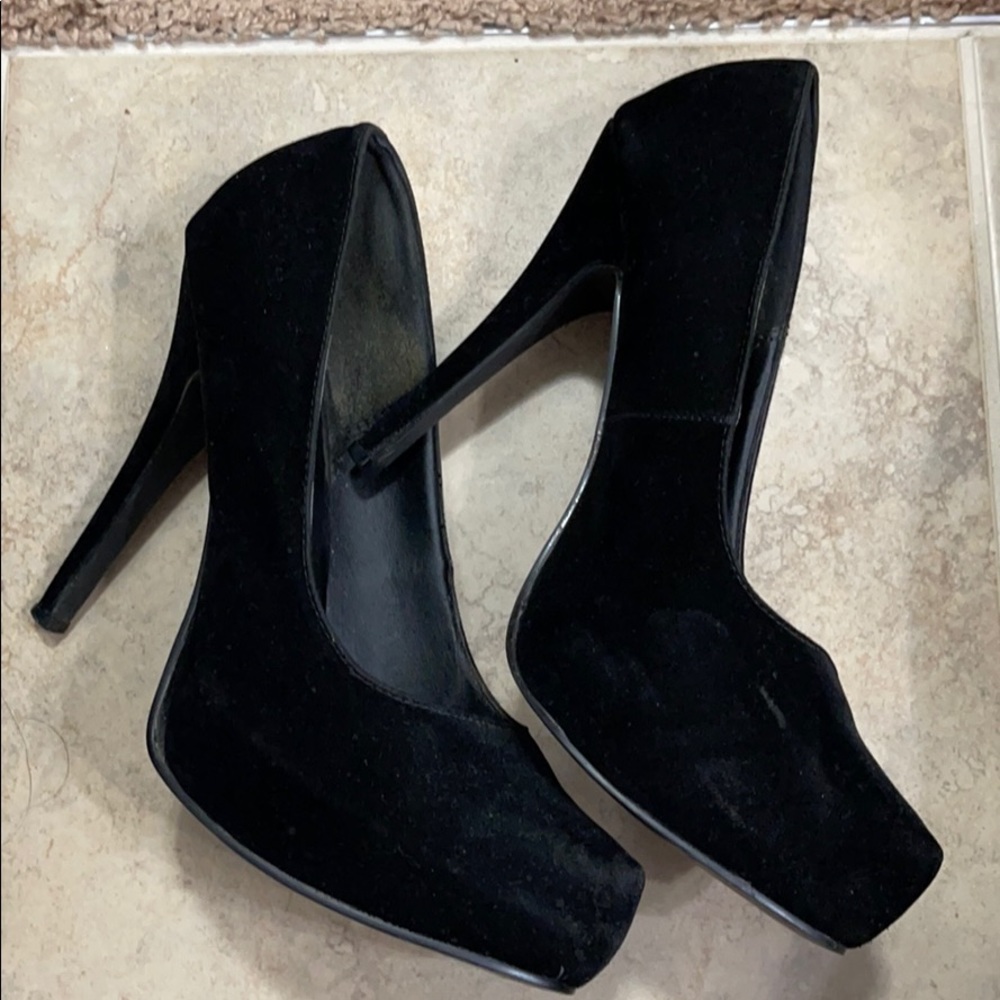 Shoes - Picture 2 of 2